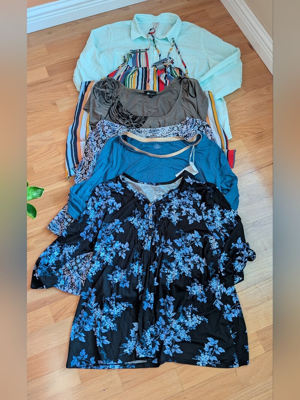 Lot Of 6 Assorted Women’s Tops - Blue Floral & Mixed Colors Size Xl